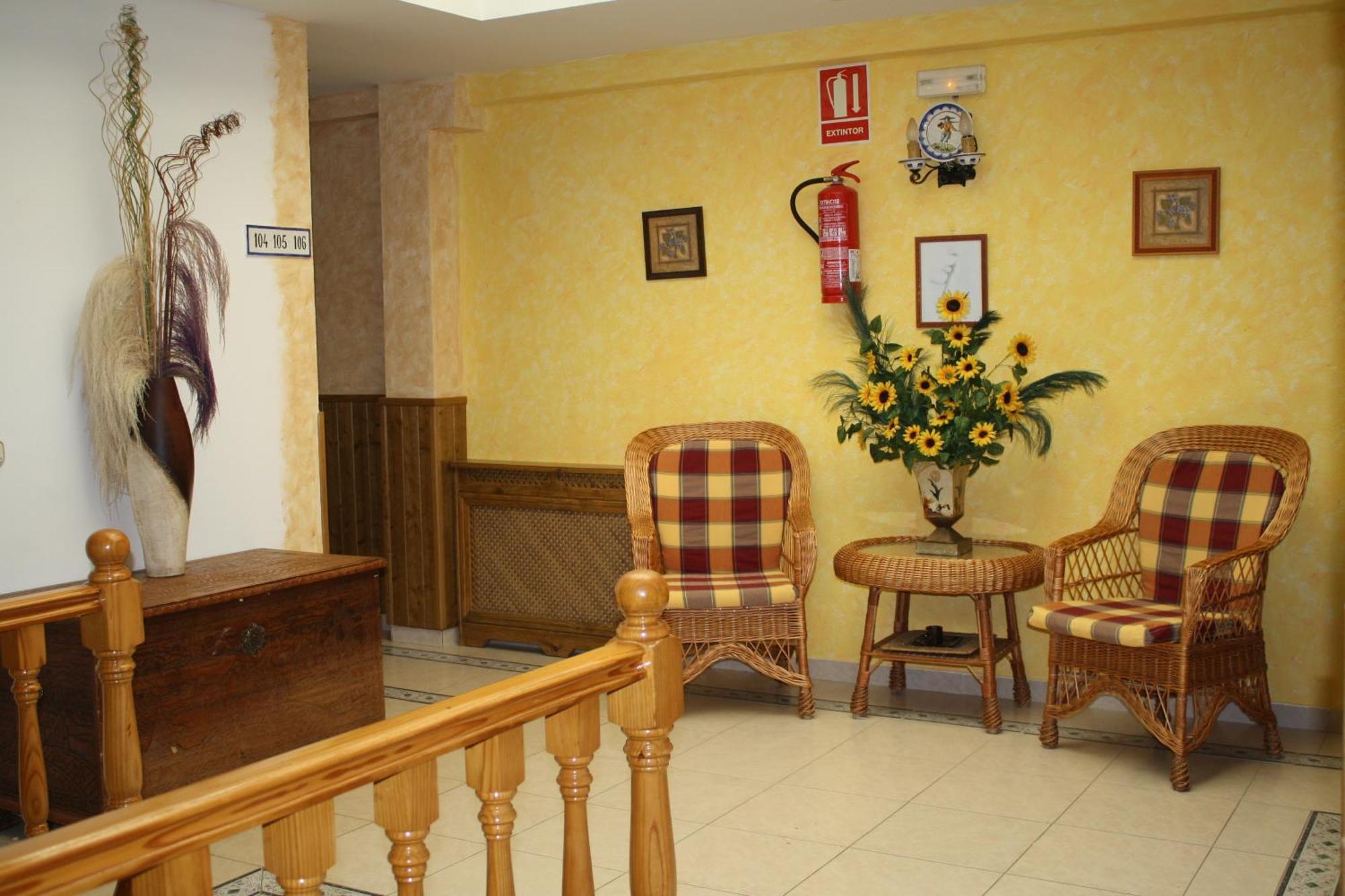 Hotel Carvajal Torrejon el Rubio Exterior photo