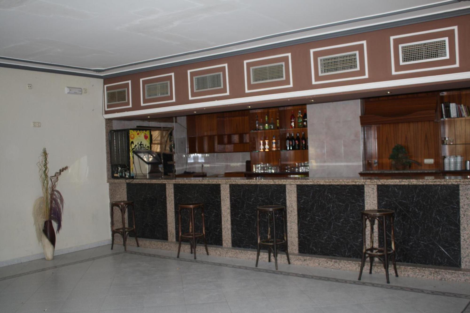 Hotel Carvajal Torrejon el Rubio Exterior photo