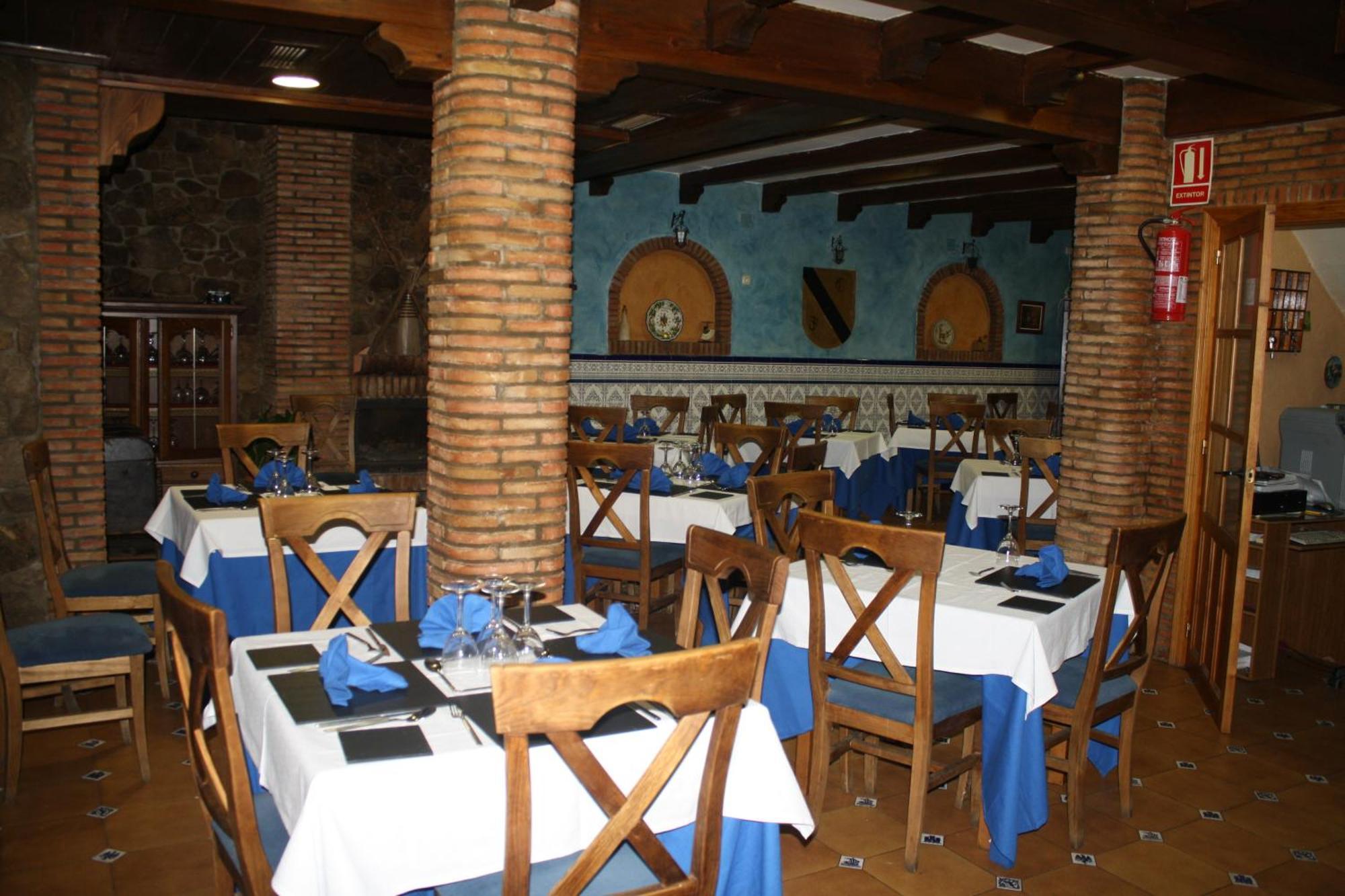 Hotel Carvajal Torrejon el Rubio Exterior photo